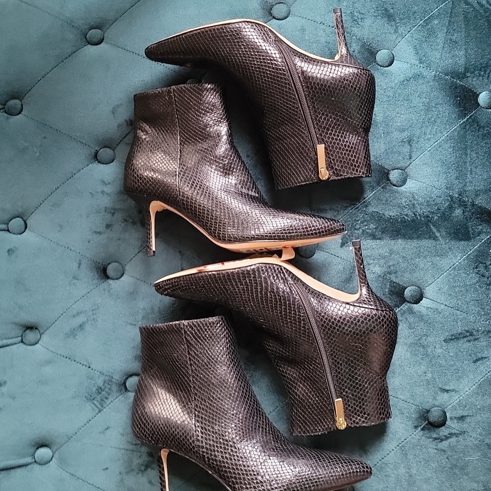 L'agence Snakeskin Black Heeled Ankle Boots size 37.5 NWT - Picture 11 of 13